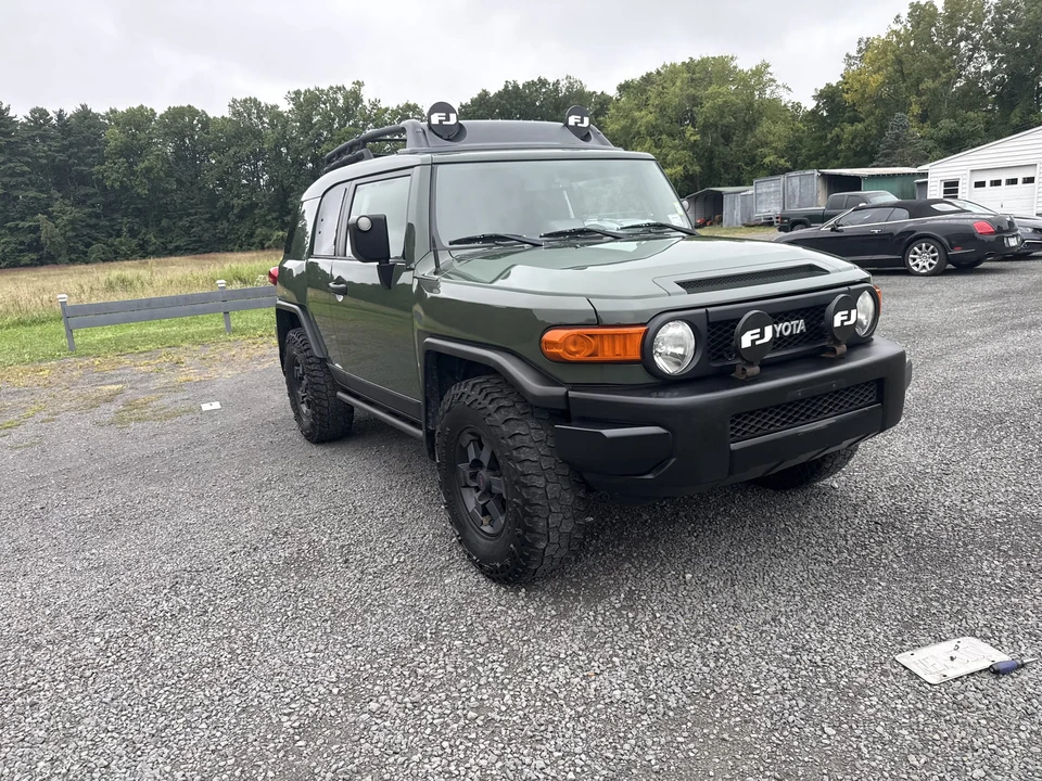 2011 Toyota FJ Cruiser - Image 10 of 31