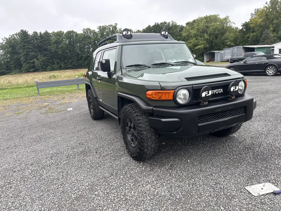 2011 Toyota FJ Cruiser - Image 11 of 31