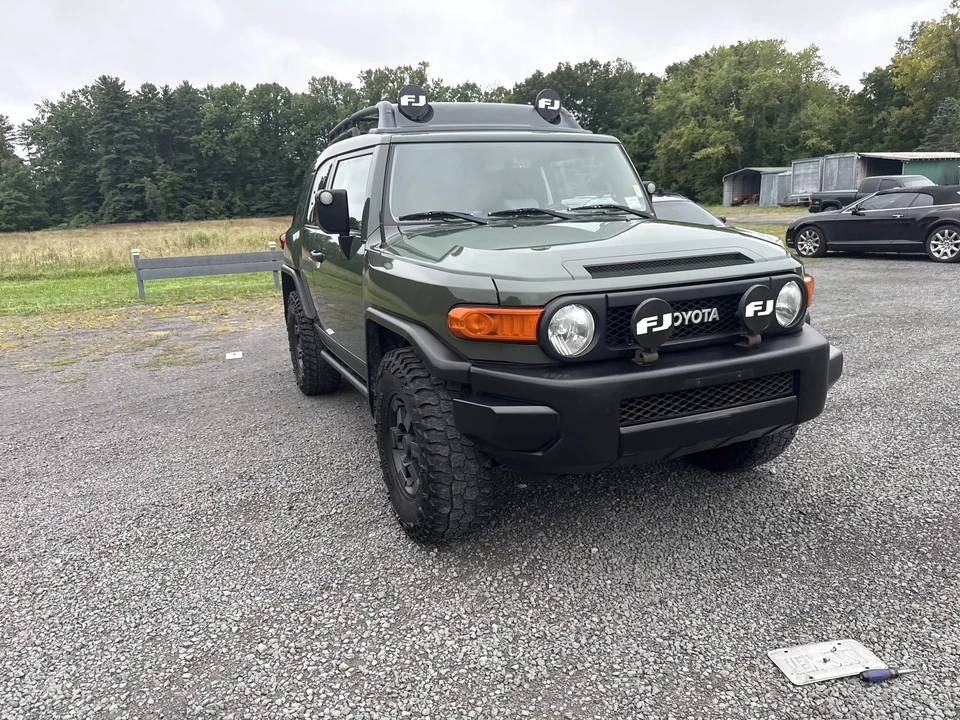 2011 Toyota FJ Cruiser - Image 12 of 31