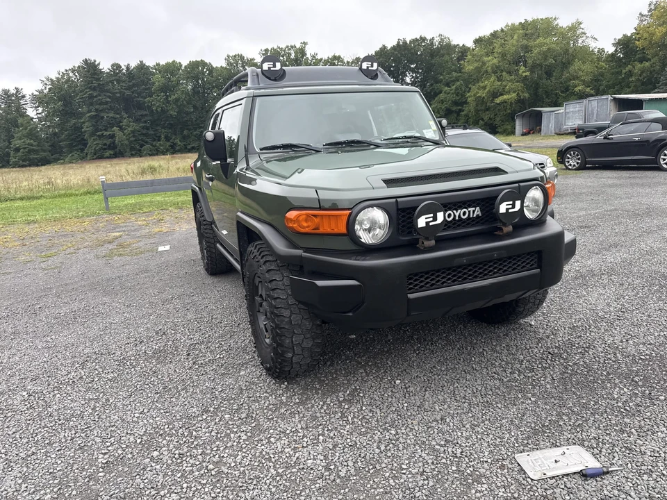 2011 Toyota FJ Cruiser - Image 13 of 31