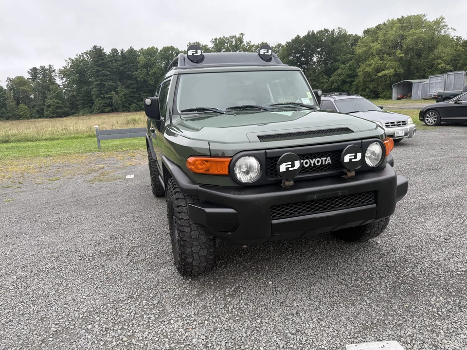2011 Toyota FJ Cruiser - Image 14 of 31