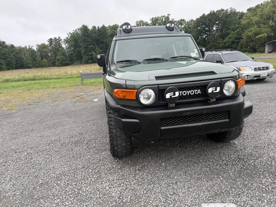 2011 Toyota FJ Cruiser - Image 15 of 31