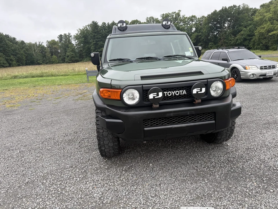 2011 Toyota FJ Cruiser - Image 16 of 31