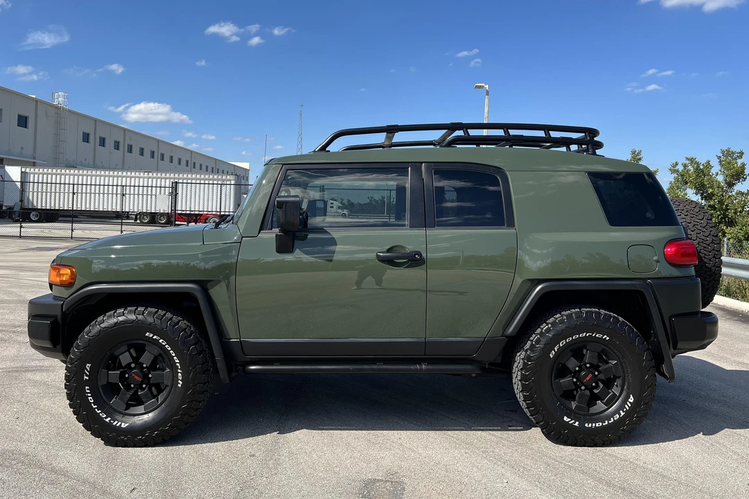 2011 Toyota FJ Cruiser - Image 3 of 31