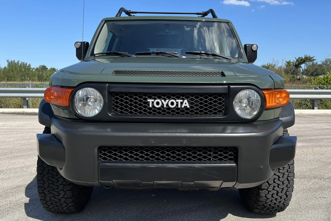 2011 Toyota FJ Cruiser - Image 2 of 31