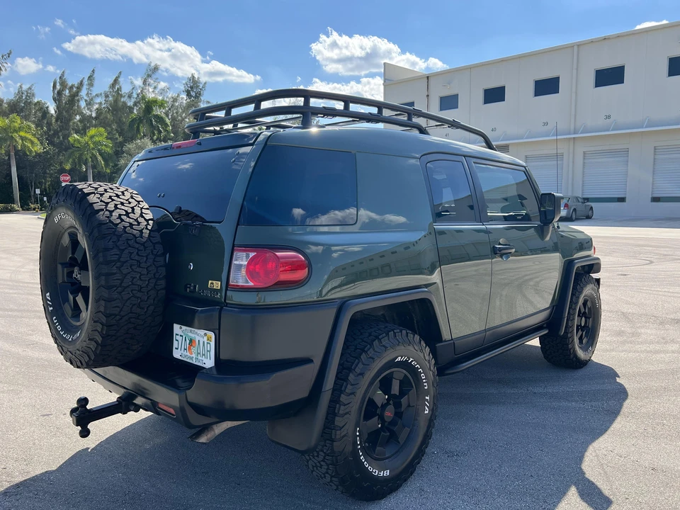 2011 Toyota FJ Cruiser - Image 9 of 31