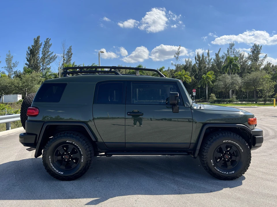 2011 Toyota FJ Cruiser - Image 10 of 31