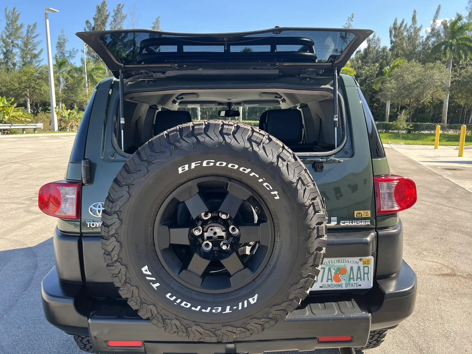 2011 Toyota FJ Cruiser - Image 8 of 31