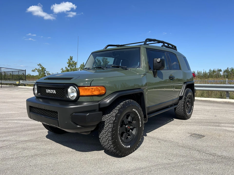 2011 Toyota FJ Cruiser - Image 7 of 31