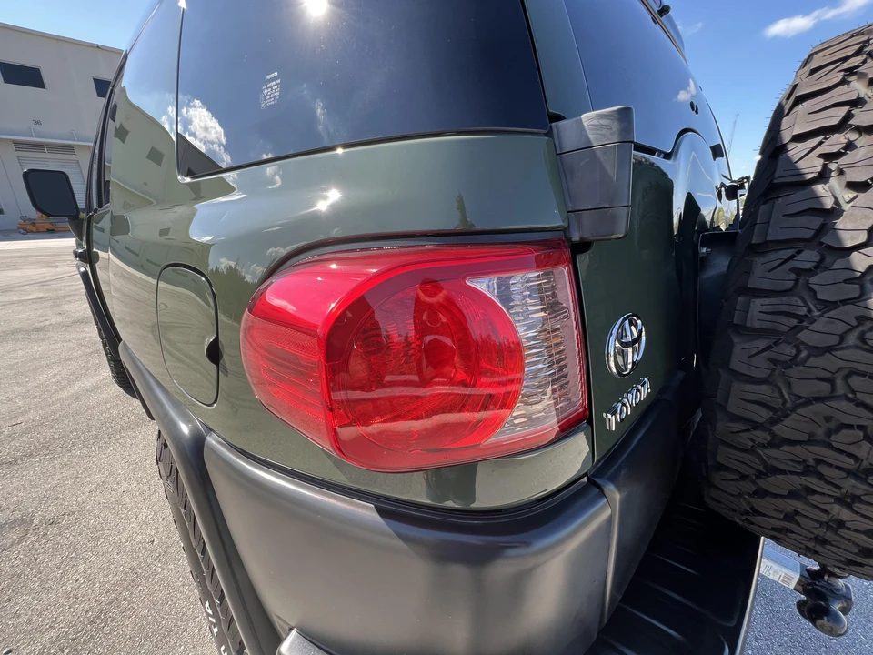 2011 Toyota FJ Cruiser - Image 21 of 31