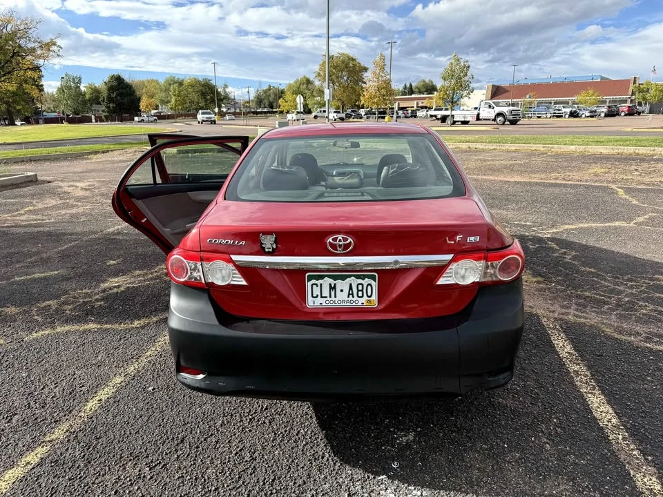 2011 Toyota Corolla - Image 4 of 8