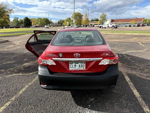 2011 Toyota Corolla - Image 4 of 8
