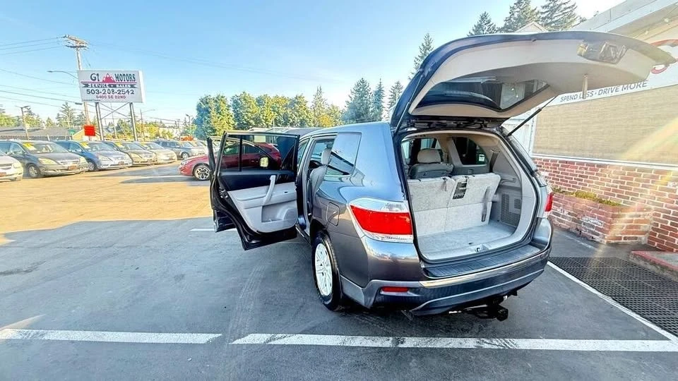 2011 Toyota Highlander - Image 10 of 20