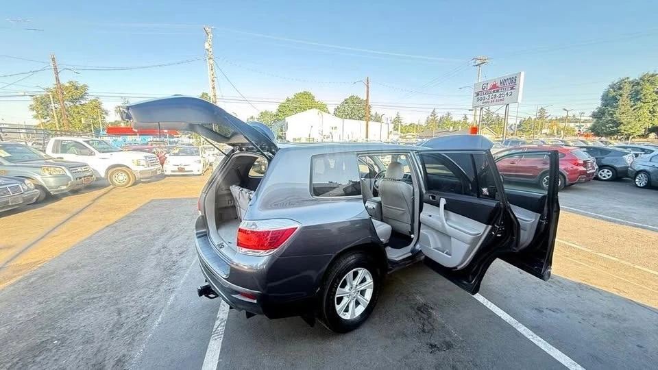2011 Toyota Highlander - Image 11 of 20