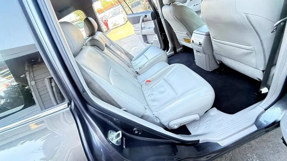 2011 Toyota Highlander - Image 17 of 20