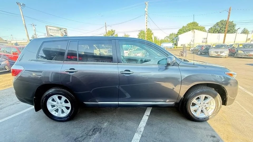 2011 Toyota Highlander - Image 7 of 20