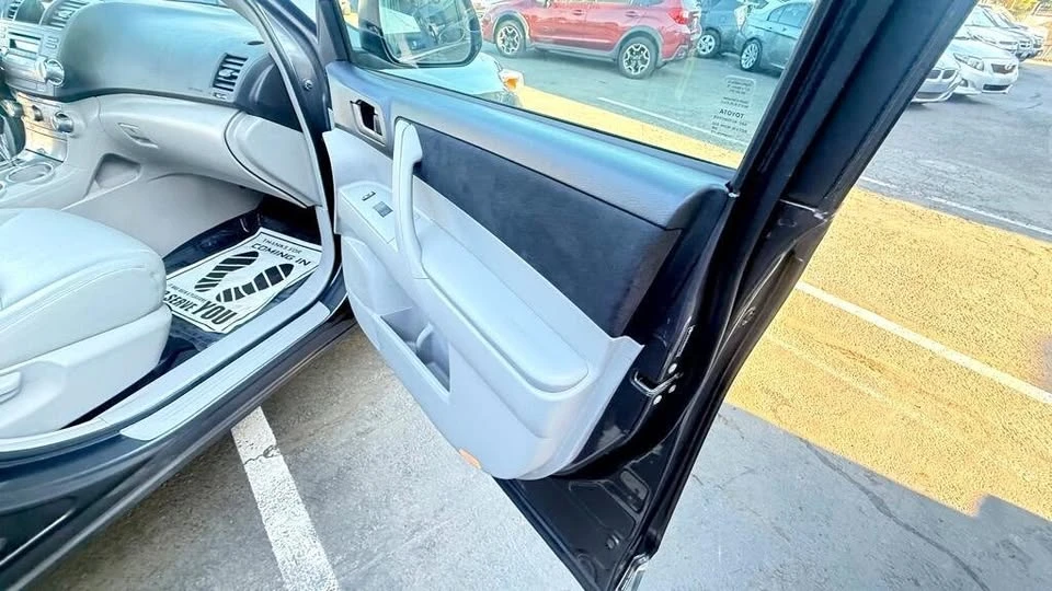 2011 Toyota Highlander - Image 16 of 20