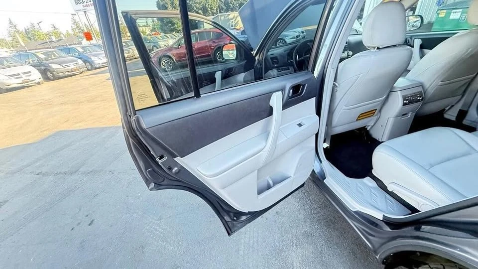 2011 Toyota Highlander - Image 20 of 20