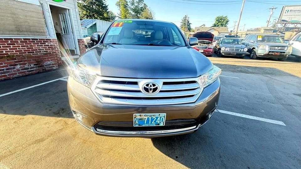 2011 Toyota Highlander - Image 9 of 20