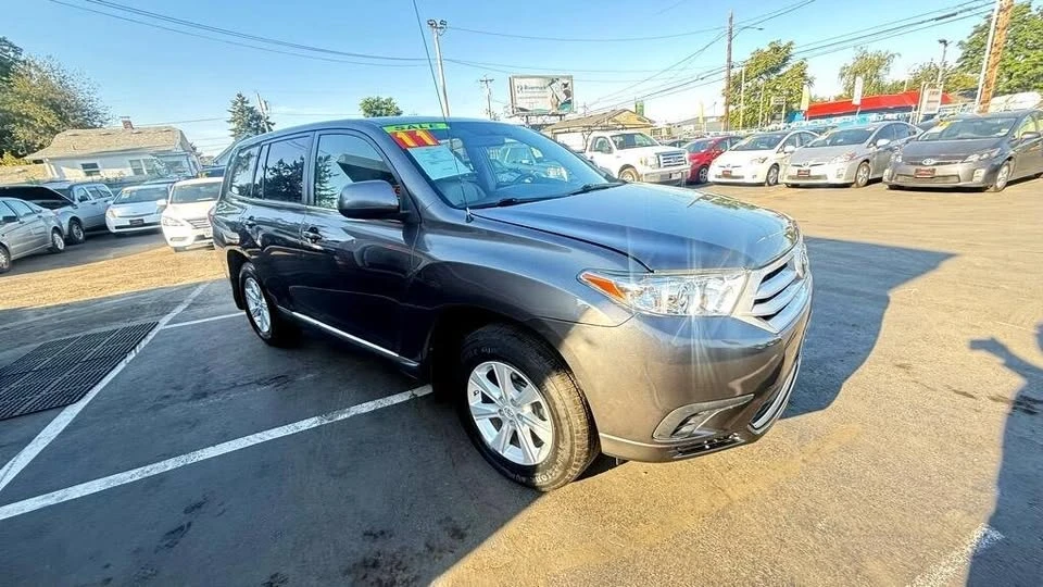 2011 Toyota Highlander - Image 8 of 20