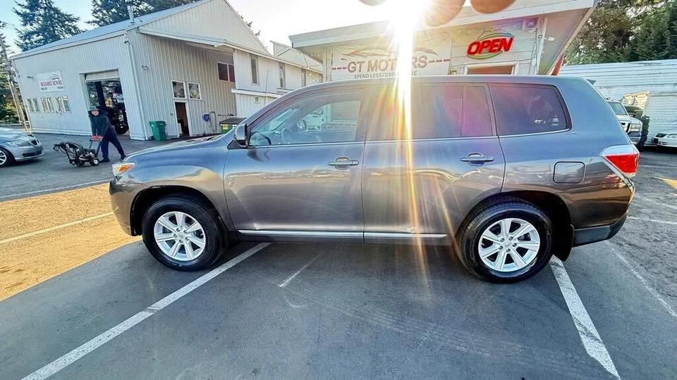 2011 Toyota Highlander - Image 3 of 20