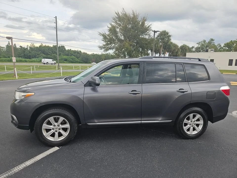 2011 Toyota Highlander - Image 10 of 20