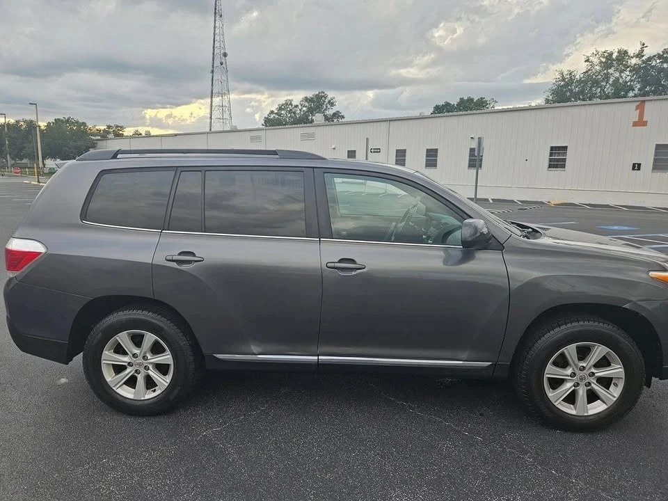 2011 Toyota Highlander - Image 8 of 20