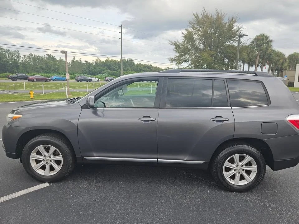 2011 Toyota Highlander - Image 19 of 20