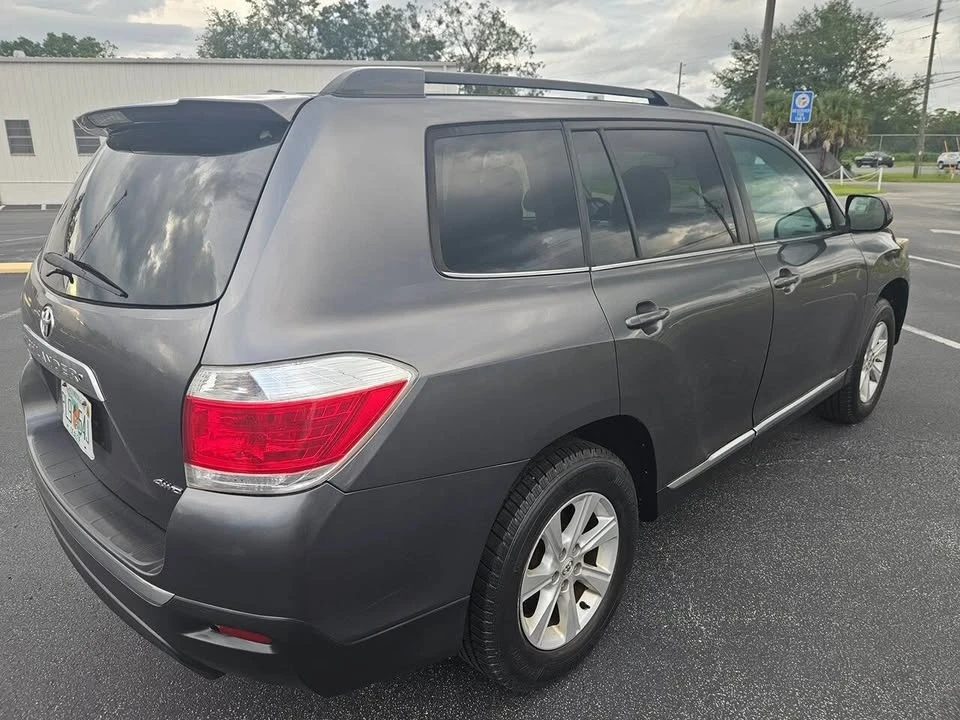 2011 Toyota Highlander - Image 7 of 20
