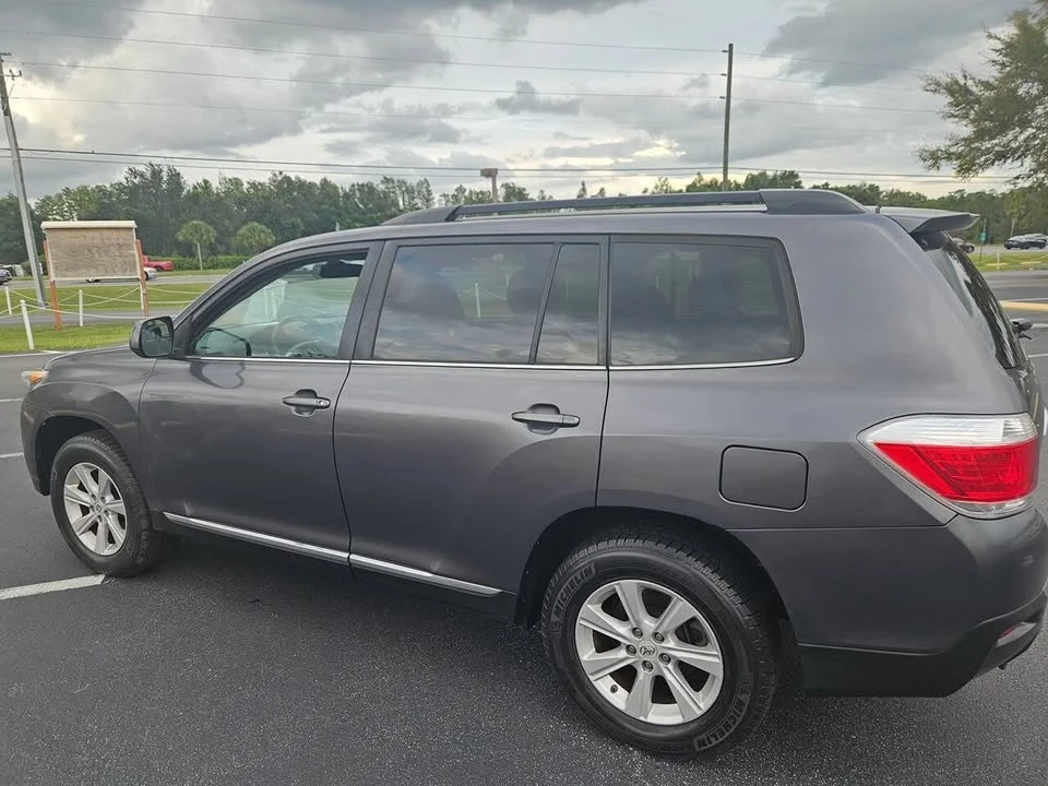 2011 Toyota Highlander - Image 16 of 20