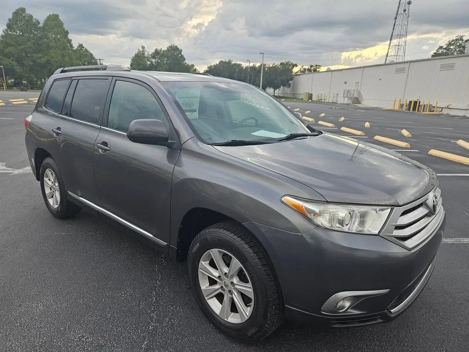 2011 Toyota Highlander - Image 3 of 20