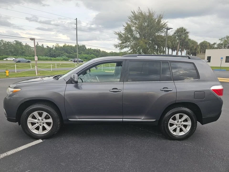 2011 Toyota Highlander - Image 12 of 20