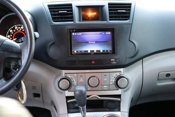 2011 Toyota Highlander - Image 15 of 18