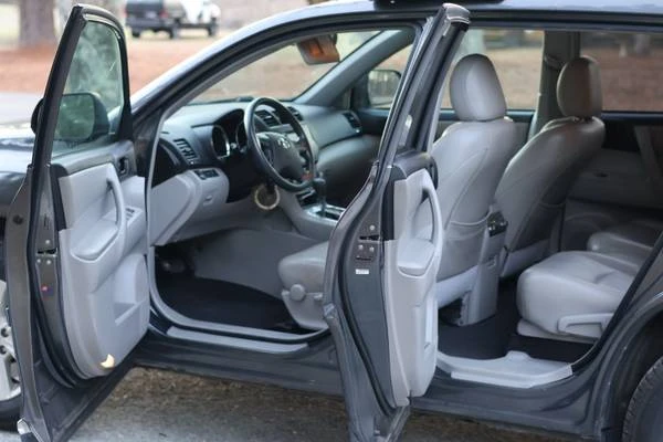 2011 Toyota Highlander - Image 7 of 18