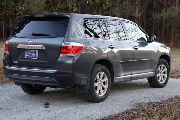 2011 Toyota Highlander - Image 2 of 18