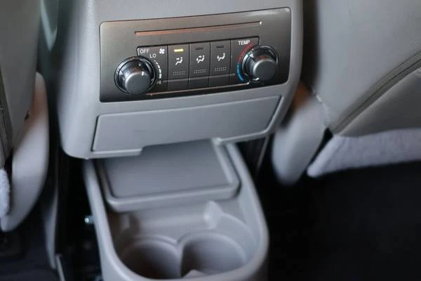 2011 Toyota Highlander - Image 16 of 18