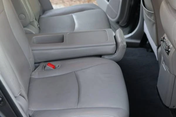 2011 Toyota Highlander - Image 9 of 18