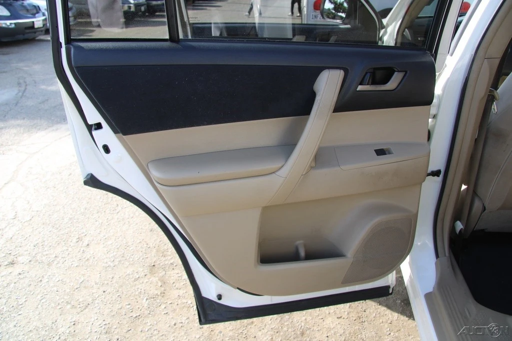 2011 Toyota Highlander - Image 18 of 21
