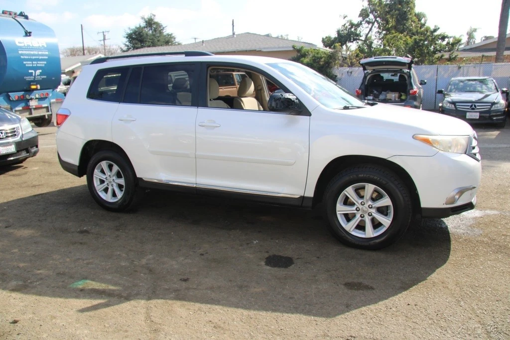 2011 Toyota Highlander - Image 7 of 21