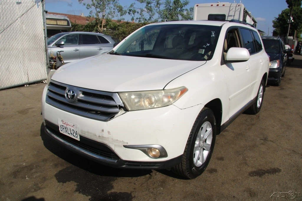 2011 Toyota Highlander - Image 2 of 21