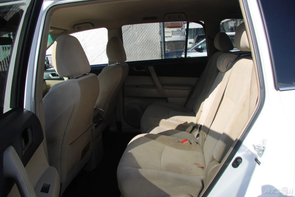 2011 Toyota Highlander - Image 19 of 21