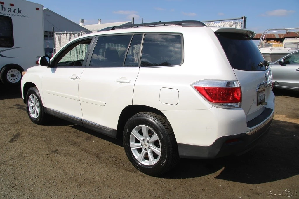 2011 Toyota Highlander - Image 4 of 21