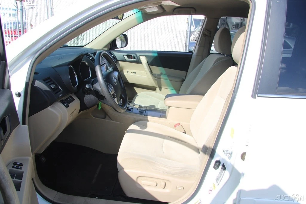 2011 Toyota Highlander - Image 11 of 21