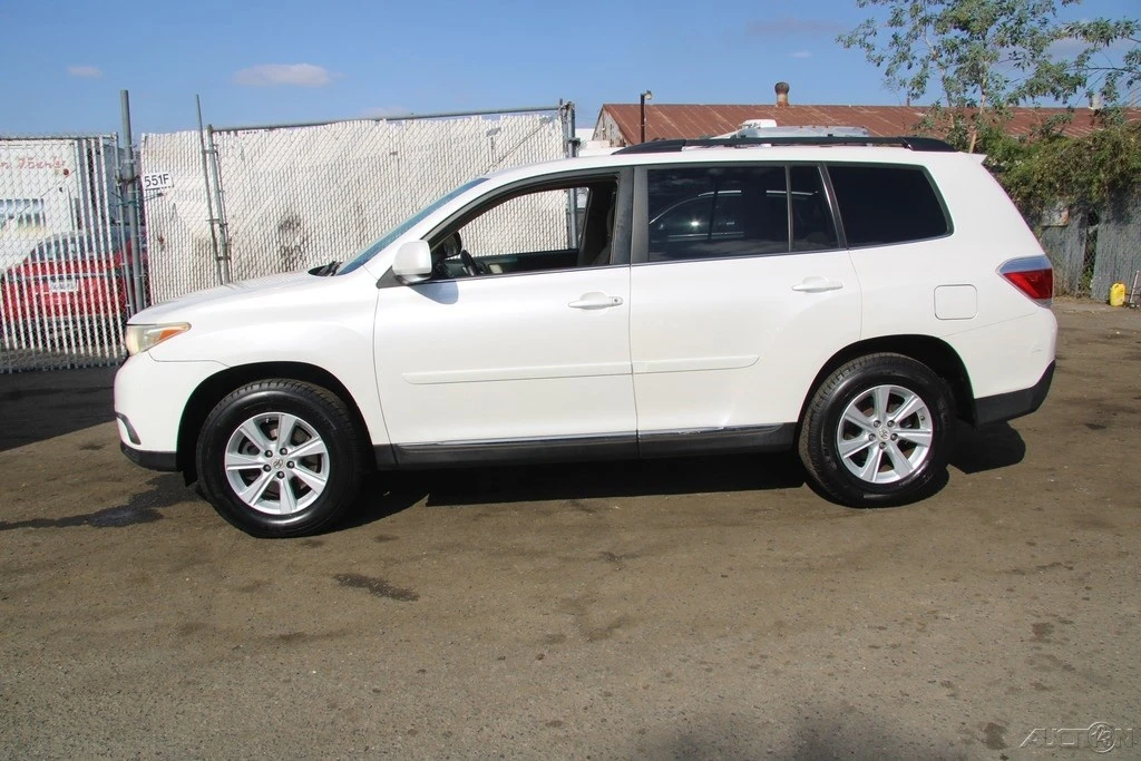 2011 Toyota Highlander - Image 3 of 21
