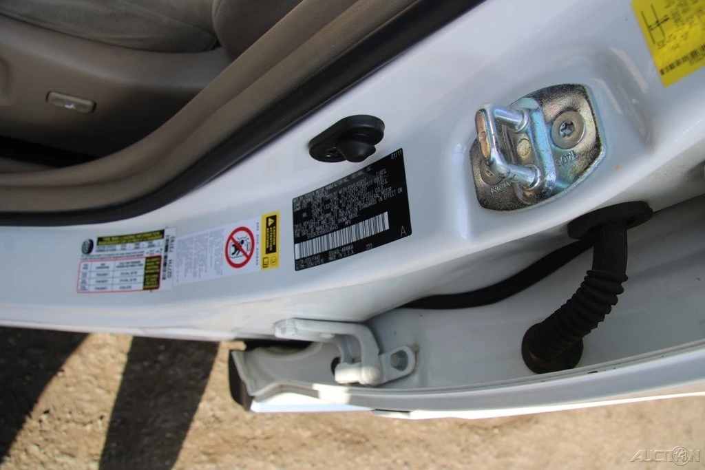 2011 Toyota Highlander - Image 9 of 21
