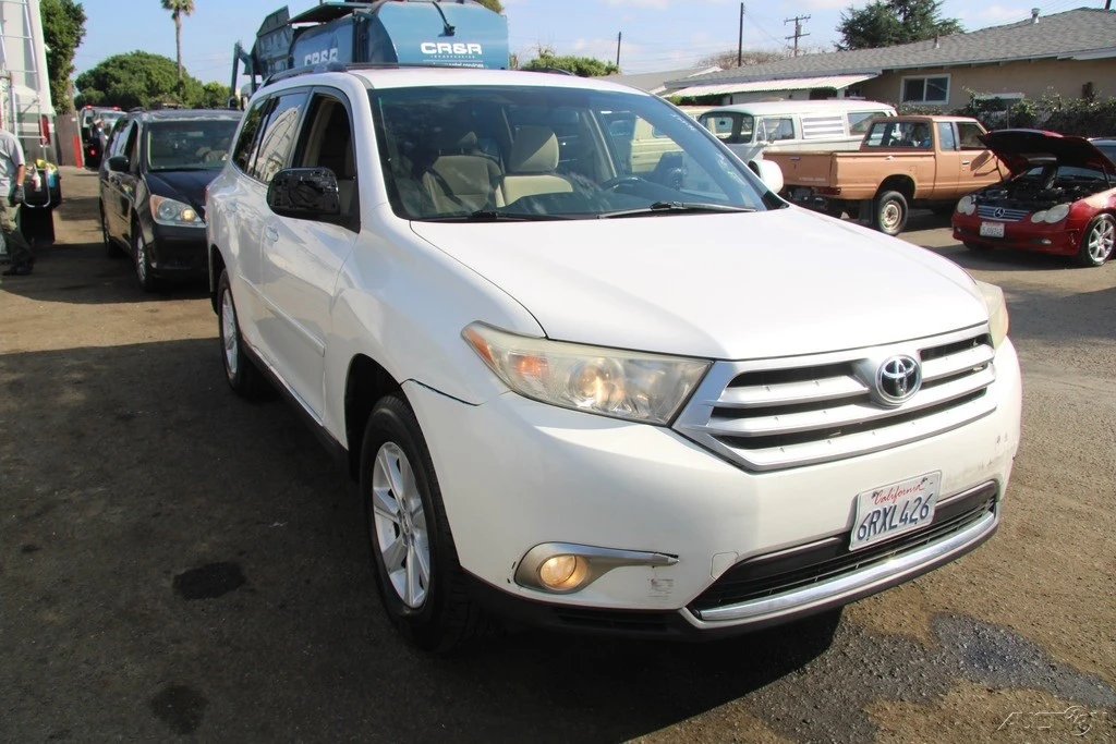 2011 Toyota Highlander - Image 8 of 21