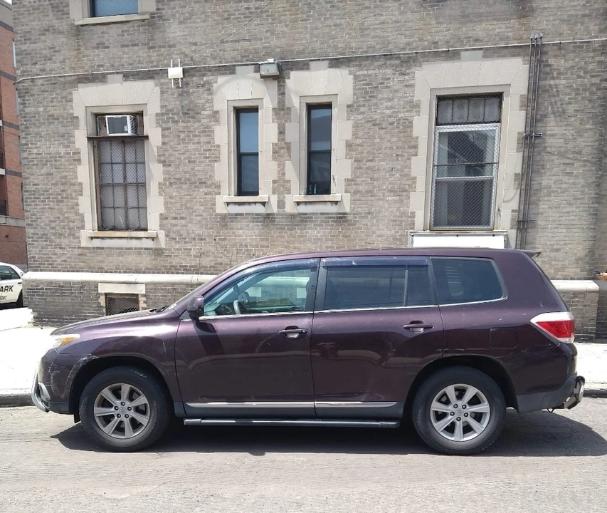 2011 Toyota Highlander - Image 2 of 3