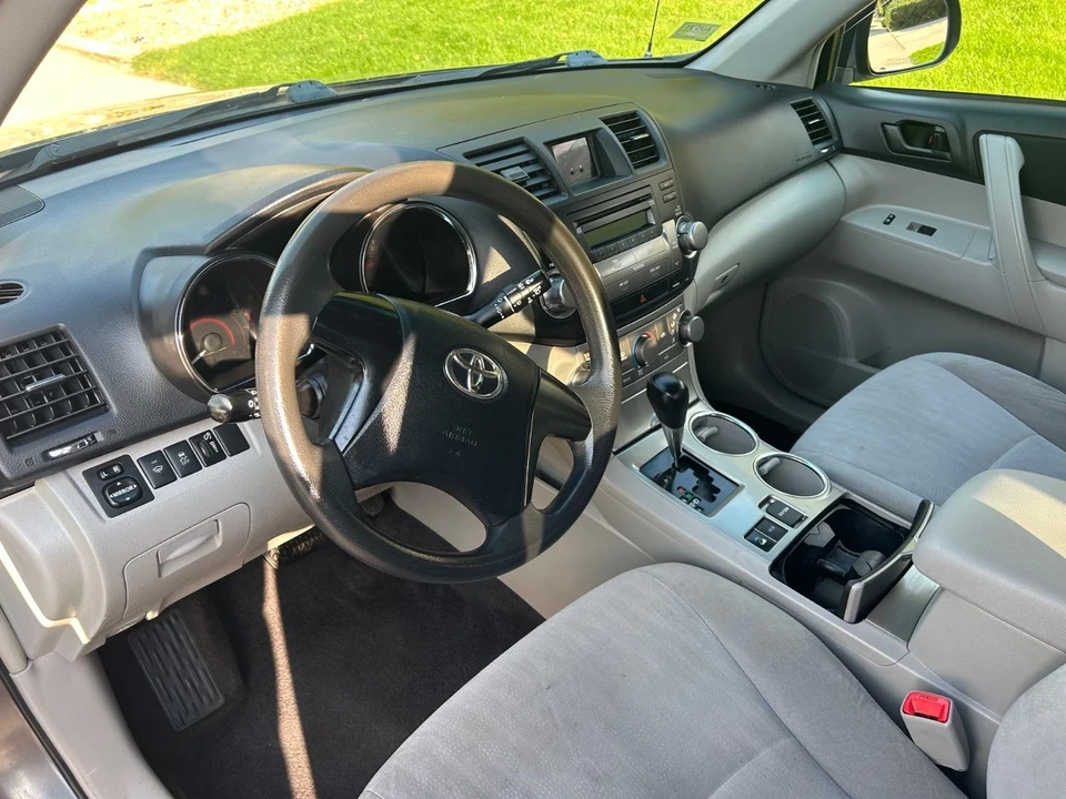 2011 Toyota Highlander - Image 14 of 18