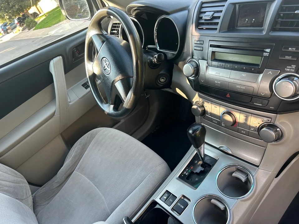 2011 Toyota Highlander - Image 8 of 18