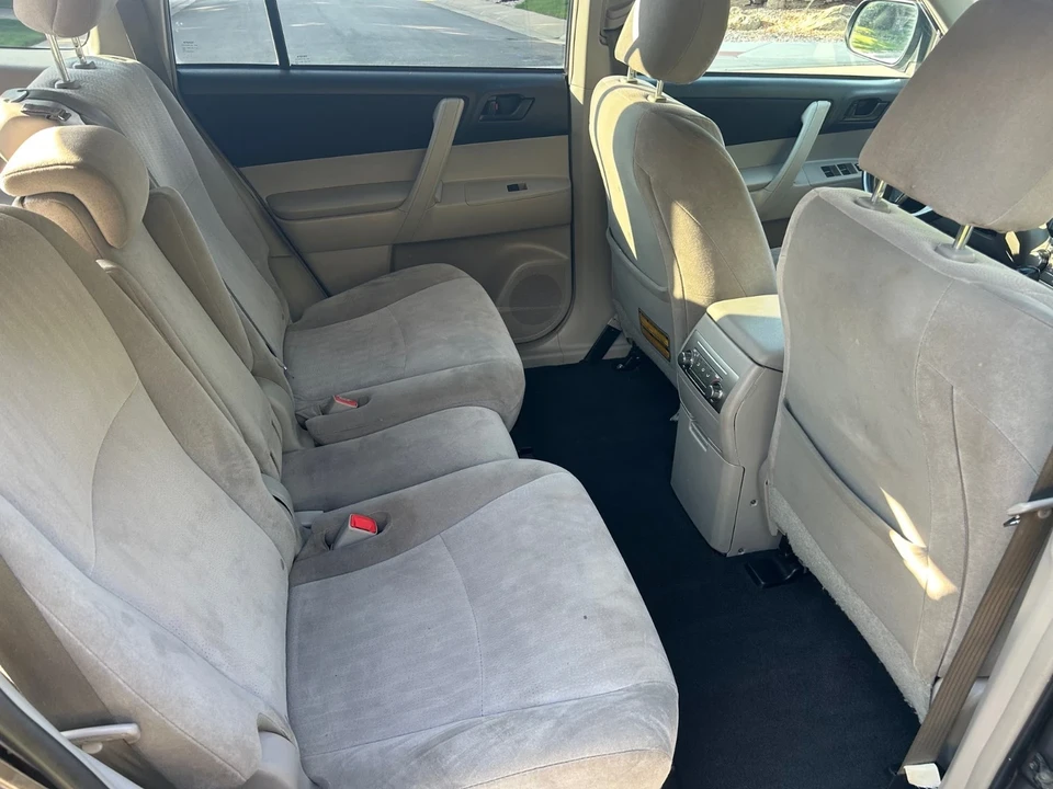 2011 Toyota Highlander - Image 10 of 18